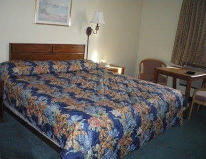 Oyo East Peoria I-74 Hotel 2*
