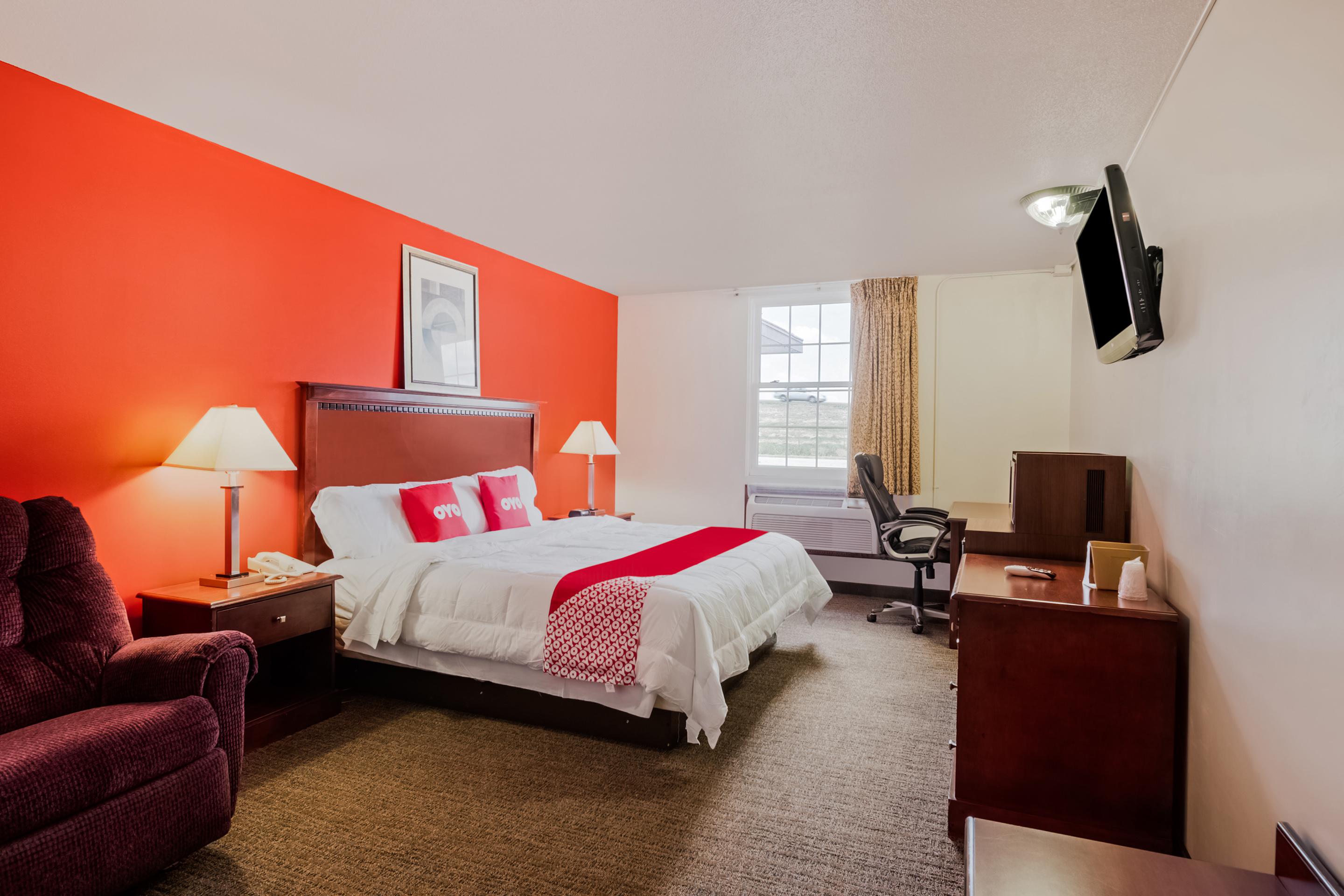 Oyo East Peoria I-74 Hotel