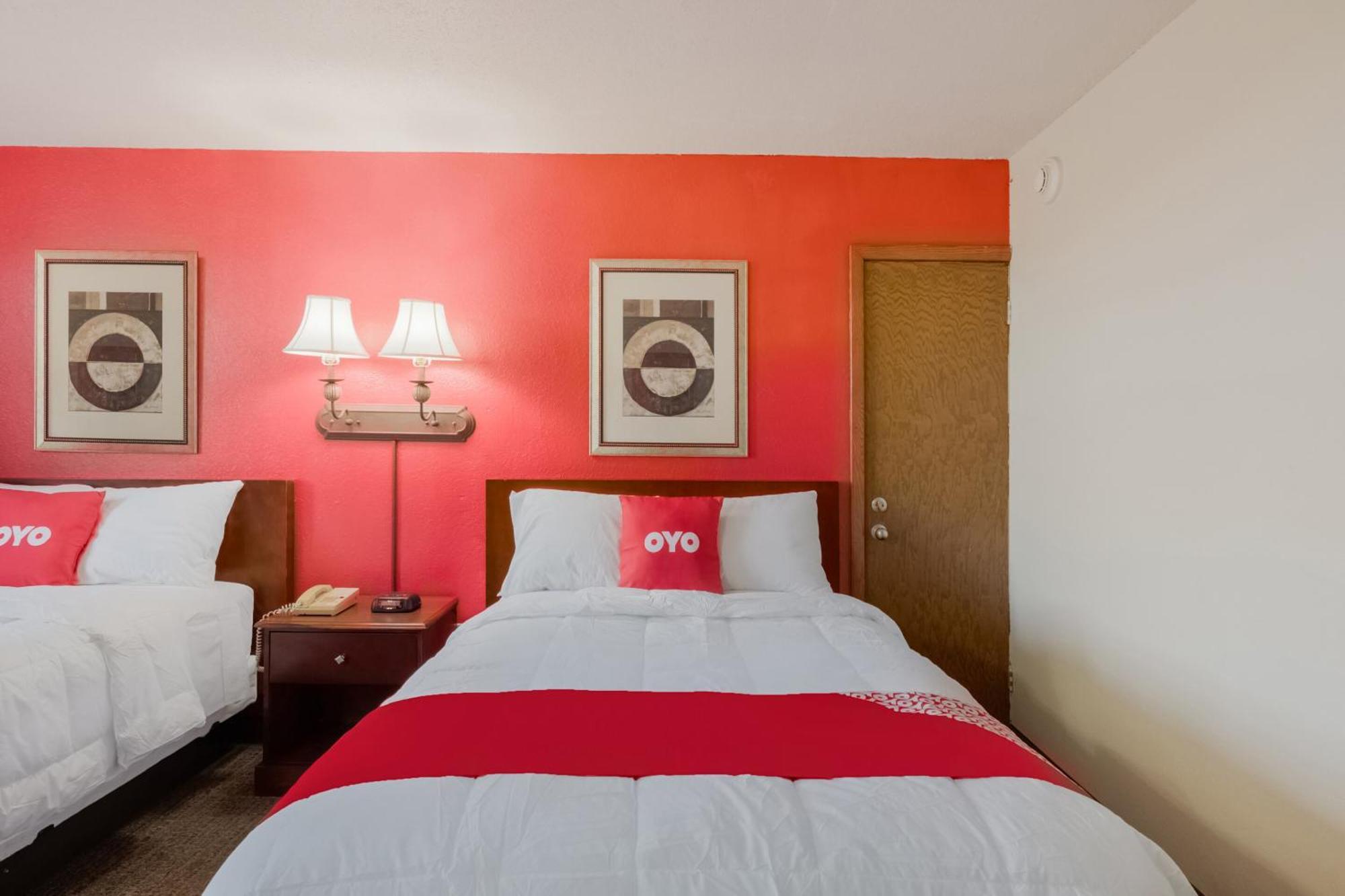 Oyo East Peoria I-74 Hotel 2*